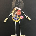 Gestaltung einer Mixed-Media-Figur, die als Helfer unliebsame Aufgaben übernimmt (Collagetechnik und zeichnerische Ergänzung, Klasse 7c) 2020 (15)