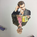 Gestaltung einer Mixed-Media-Figur, die als Helfer unliebsame Aufgaben übernimmt (Collagetechnik und zeichnerische Ergänzung, Klasse 7c) 2020 (18)